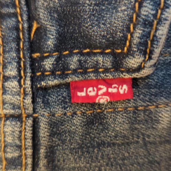 Excellent condition Levi's jean jacket - Picture 3 of 4